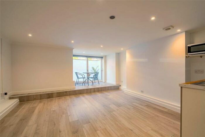 Studio To Rent In Springfield Road, Guildford, GU1