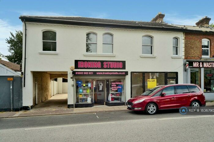 1 Bedroom Flat To Rent In High Road, Byfleet, West Byfleet, KT14