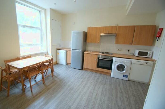 6 Bedroom Terraced House To Rent In Bainbrigge Road, Headingley, Leeds, LS6