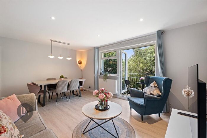 3 Bedroom Flat For Sale In Inner Park Road, London, SW19
