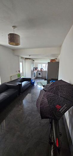 6 Bedroom Terraced House To Rent In Penarth Road, Cardiff, CF11