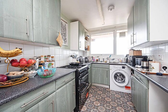 2 Bedroom Flat To Rent In Tolsford Road, Hackney, London, E5
