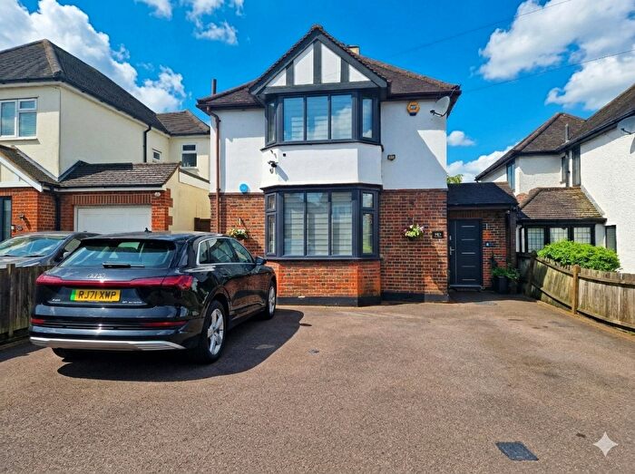 4 Bedroom Detached House To Rent In Little Bushey Lane, Bushey, WD23