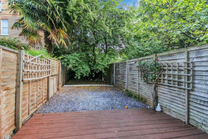 2 Bedroom Flat To Rent In Alexandra Grove, N4