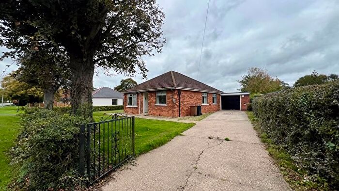 4 Bedroom Detached Bungalow For Sale In Brigg Road, Hibaldstow, DN20