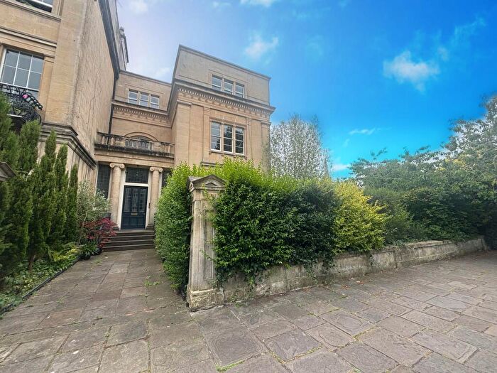 3 Bedroom Flat To Rent In Worcester Terrace, Clifton, Bristol, BS8