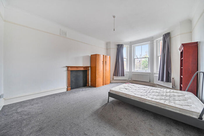 2 Bedroom Apartment For Sale In Taymount Rise, London, SE23