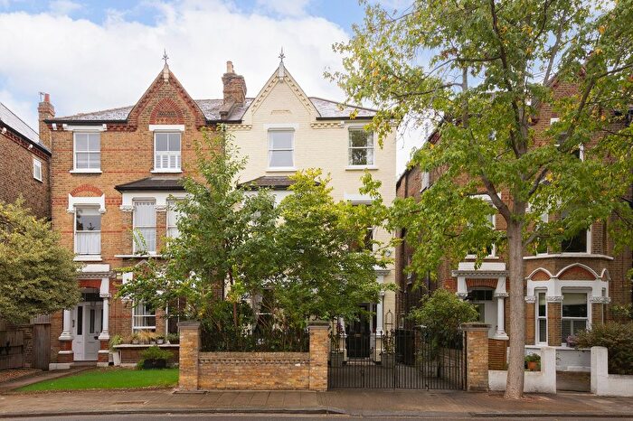 4 Bedroom Semi-Detached House For Sale In Harvard Road, London, W4