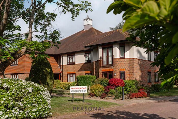2 Bedroom Flat To Rent In Petersmead Close, Tadworth, KT20