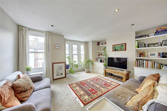 3 Bedroom Apartment To Rent In Aliwal Road, SW11