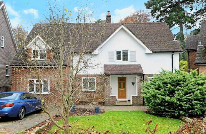 4 Bedroom Detached House To Rent In Summerhouse Close, Godalming, GU7