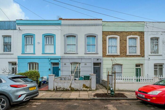 2 Bedroom Flat To Rent In Whewell Road, Archway, London, N19