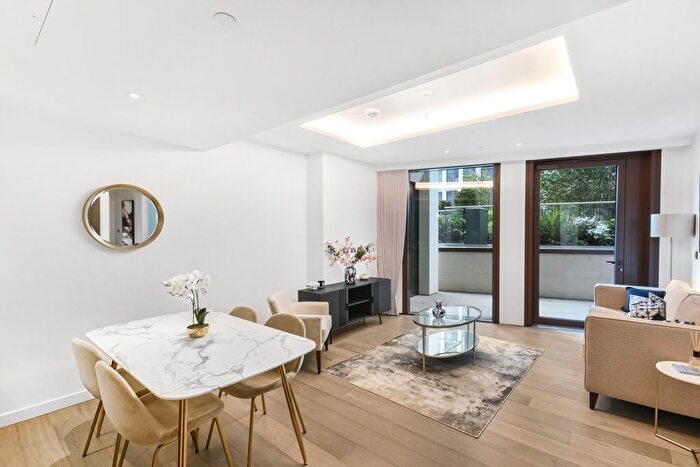 2 Bedroom Flat To Rent In Carnation Way, London, SW8