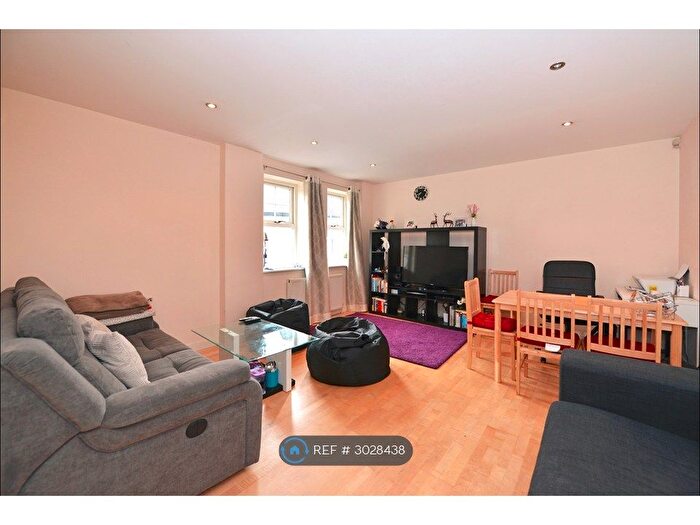2 Bedroom Flat To Rent In Burnham Street, Kingston Upon Thames, KT2