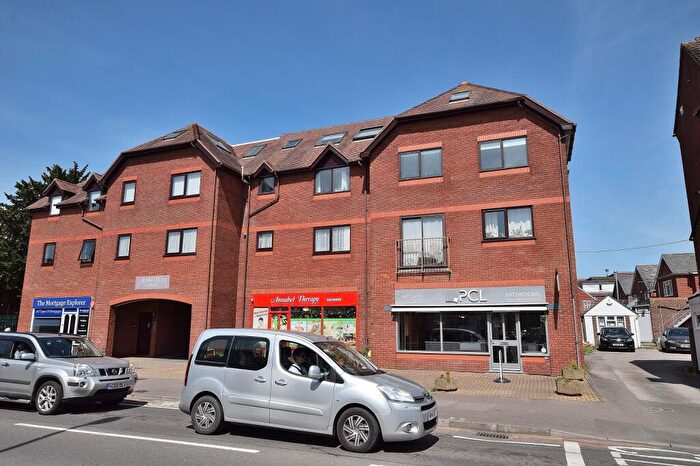 2 Bedroom Flat To Rent In Old Milton Road, New Milton, Hampshire., BH25