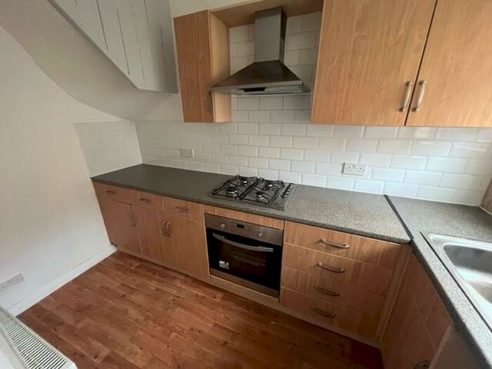 1 Bedroom Terraced House To Rent In Longroyd Place, Leeds, West Yorkshire, LS11