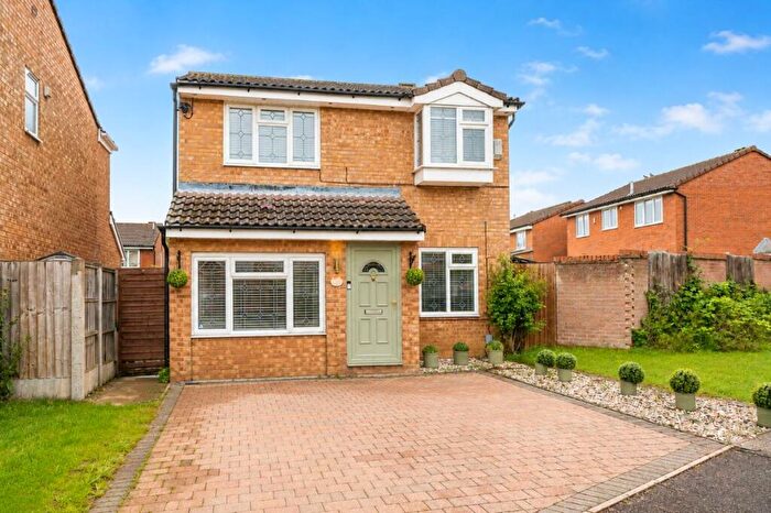 3 Bedroom Detached House For Sale In Mayhew Close, Bromham, MK43