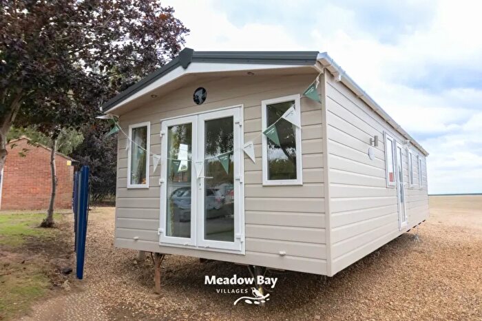 2 Bedroom Mobile/park Home For Sale In Crow Lane, Little Billing, Northampton, NN3
