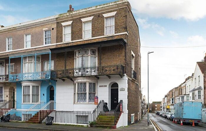 3 Bedroom Flat To Rent In Augusta Road, Ramsgate, Kent, CT11