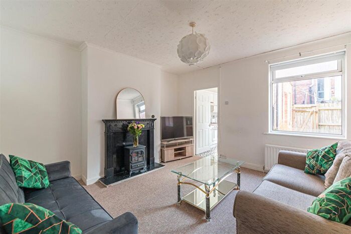 2 Bedroom Flat To Rent In Chatsworth Gardens, St. Anthonys, Tyne And Wear, NE6