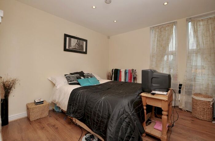 1 Bedroom Flat To Rent In West Street, Bedminster, Bristol, BS3