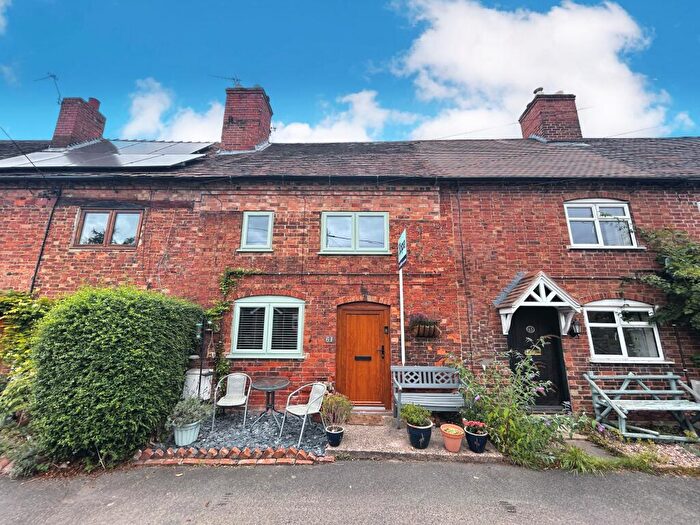3 Bedroom Cottage For Sale In Main Street, Swadlincote, DE12