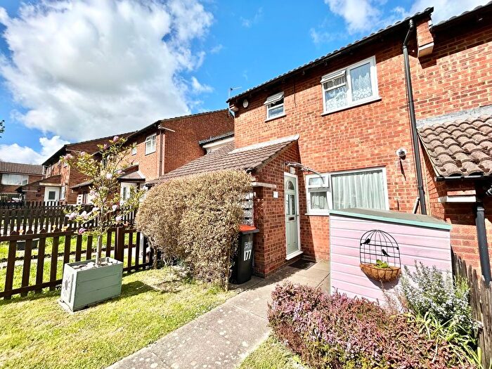 3 Bedroom Terraced House For Sale In Spoondell, Dunstable, LU6