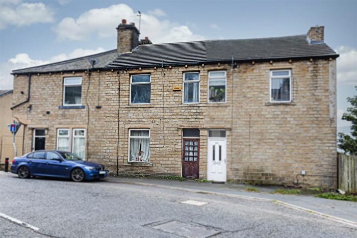 2 Bedroom Terraced House For Sale In Vicarage Road, Longwood, Huddersfield, HD3