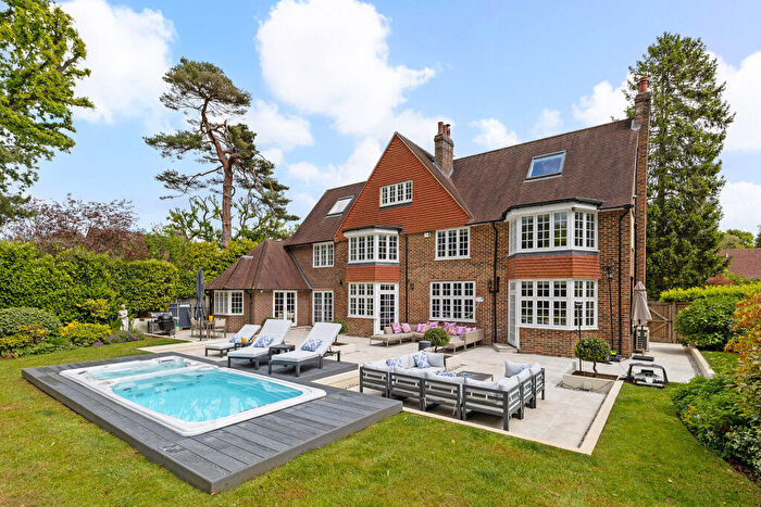 6 Bedroom House For Sale In Woodland Way, Tadworth, KT20