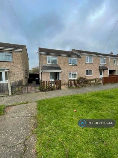 3 Bedroom Semi-Detached House To Rent In Sycamore Drive, Huntingdon, PE29