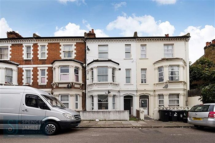 2 Bedroom Flat To Rent In Arlesford Road, SW9