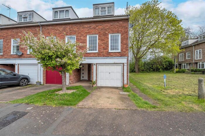 3 Bedroom Property For Sale In Unicorn Place, Bury St. Edmunds, IP33