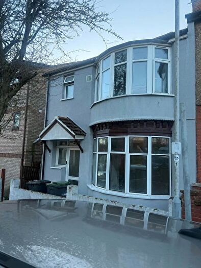 2 Bedroom Semi-detached House To Rent In Talbot Road, Luton, LU2