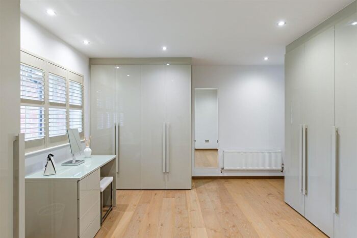 4 Bedroom Detached House For Sale In Ridgemount Road, Sunningdale, Ascot, SL5