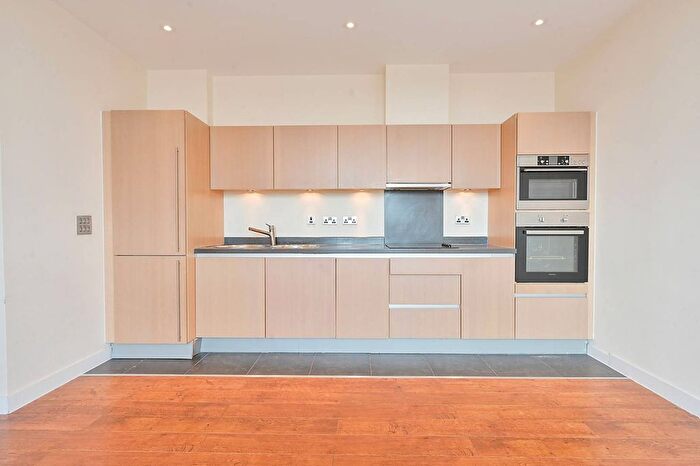 2 Bedroom Flat For Sale In Bromyard House, Acton, London, W3