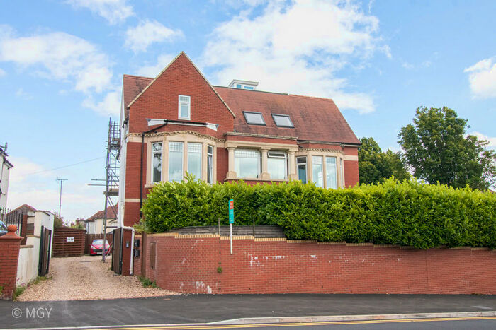 2 Bedroom Ground Flat To Rent In Melrose Apartments, Pen-Y-Lan Road, Cardiff, CF23