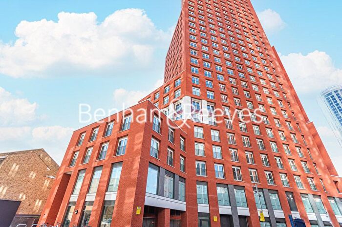 2 Bedroom Flat To Rent In Exchange Gardens, London, SW8