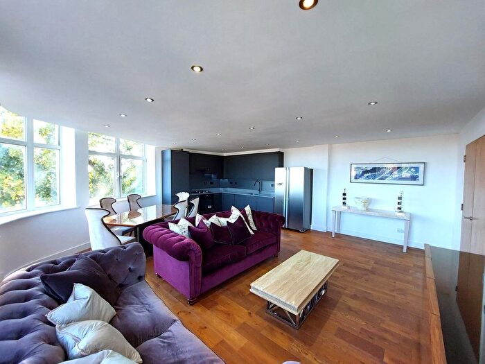 3 Bedroom Flat To Rent In Woodgrange House, Uxbridge Road, London, W5