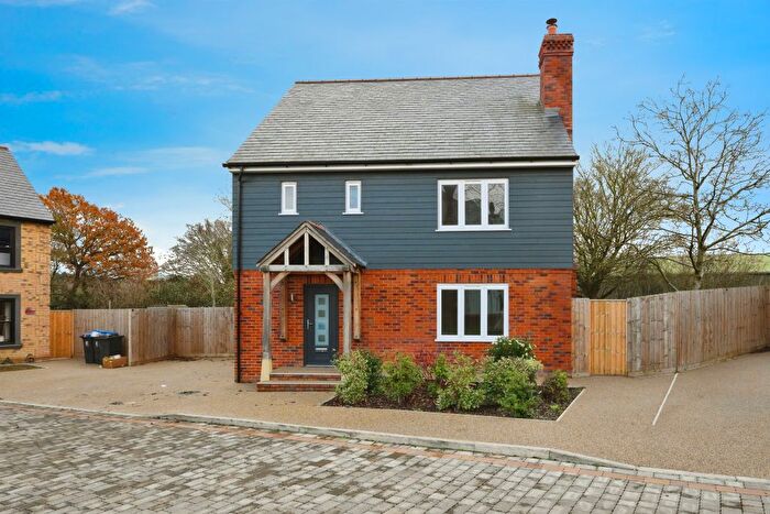 4 Bedroom Detached House For Sale In Walnut Tree Close, Nazeing, Waltham Abbey, EN9