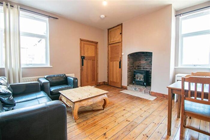 3 Bedroom Flat To Rent In Springbank Road, Sandyford, Newcastle Upon Tyne, NE2