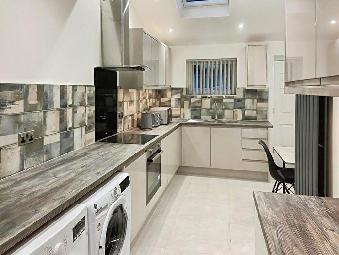 6 Bedroom House To Rent In Oxney Road, Manchester, Greater Manchester, M14