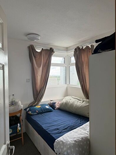 3 Bedroom Flat To Rent In Hartslock Drive, London, SE2