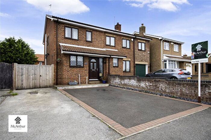 3 Bedroom Semi-Detached House For Sale In Grange View, Harworth And Bircotes, Doncaster, South Yorkshire, DN11