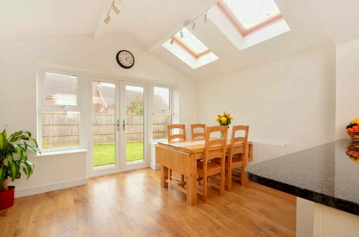 4 Bedroom Detached House To Rent In Scholars Walk, Guildford, GU2