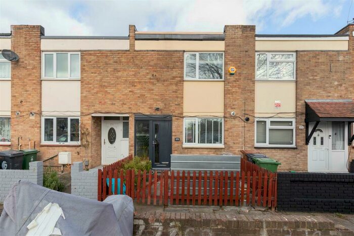 3 Bedroom House To Rent In Murchison Road, Leyton, E10