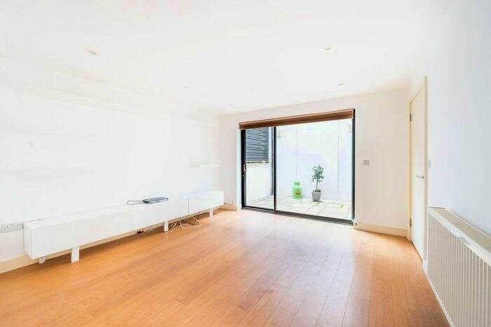 1 Bedroom Flat To Rent In Wandsworth Road, Clapham, London, SW8