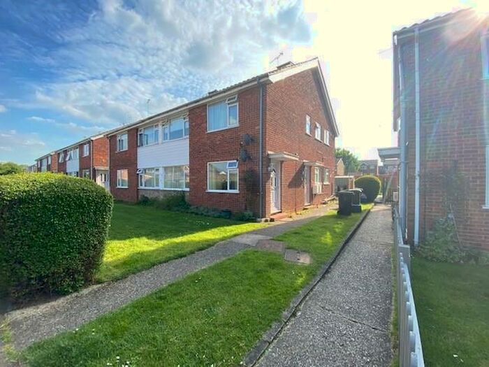 1 Bedroom Flat To Rent In Cedar Walk, Waltham Abbey, EN9