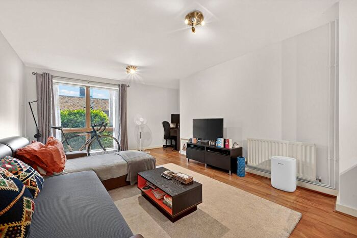 1 Bedroom Flat For Sale In Dallington Street, Islington, EC1V