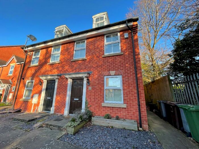 3 Bedroom Semi-Detached House To Rent In Snitterfield Road, Solihull, West Midlands, B90