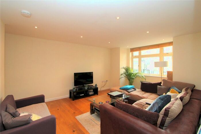 2 Bedroom Flat To Rent In Cumberland Road, Acton, London, W3